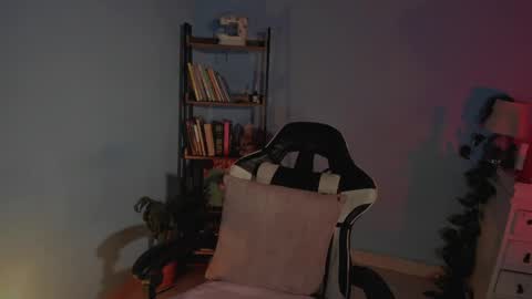 Hello I am Valentina independent Colombian model I love sensuality and pleasure welcome online show from 16, 4, 2026