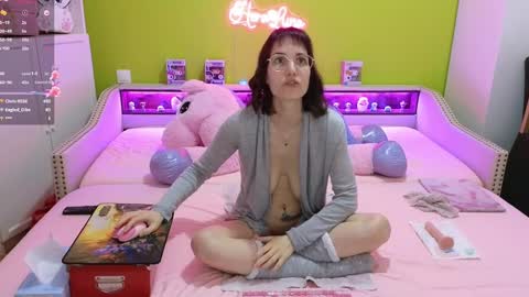 Snapshot of heraluna_ chatting on 26, 2, 2025 HeraLuna online show from 26, 2, 2025