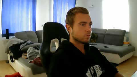 Snapshot of herbstenden chatting on 18, 9, 2025 John Pearl online show from 18, 9, 2025