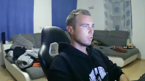 Snapshot of herbstenden chatting on 30, 9, 2025 John Pearl online show from 30, 9, 2025