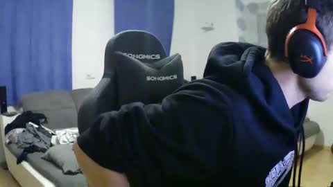 Snapshot of herbstenden chatting on 22, 11, 2025 John Pearl online show from 22, 11, 2025