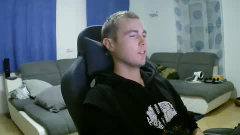 Snapshot of herbstenden chatting on 25, 11, 2025 John Pearl online show from 25, 11, 2025