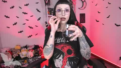 Snapshot of herinfernalmajesty chatting on 22, 11, 2025 Marie online show from 22, 11, 2025