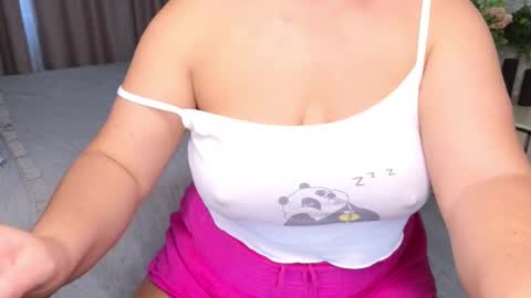 Snapshot of heroine_of_your_life chatting on 8, 10, 2025 Maryana online show from 8, 10, 2025