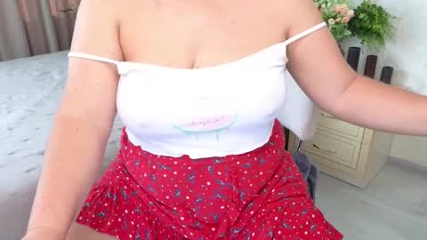 Snapshot of heroine_of_your_life chatting on 12, 11, 2025 Maryana online show from 12, 11, 2025