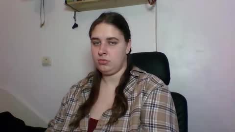 Snapshot of hess_luna_ chatting on 8, 10, 2025 hess_luna_ online show from 8, 10, 2025