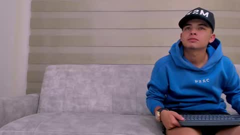 heteros men online show from 6, 3, 2025