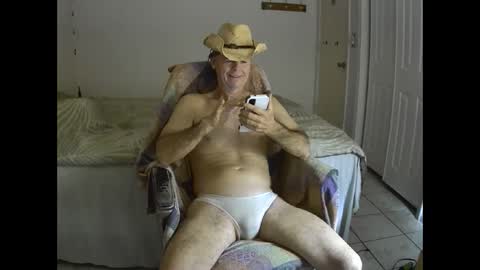 Snapshot of hewes1 chatting on 8, 2, 2025 hewes1 online show from 8, 2, 2025
