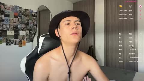 Snapshot of hey_cesard chatting on 21, 10, 2025 hey_cesard online show from 21, 10, 2025