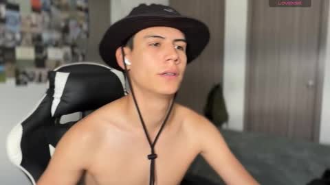 Snapshot of hey_cesard chatting on 23, 10, 2025 hey_cesard online show from 23, 10, 2025