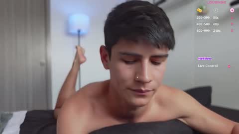 Snapshot of hey_cesard chatting on 8, 11, 2025 hey_cesard online show from 8, 11, 2025