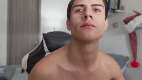 Snapshot of hey_cesard chatting on 17, 12, 2025 hey_cesard online show from 17, 12, 2025