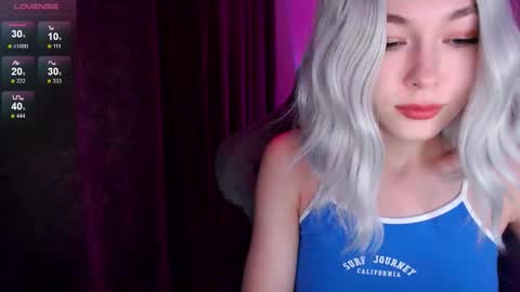 Snapshot of hey_nora_ chatting on 12, 10, 2025 Nora online show from 12, 10, 2025