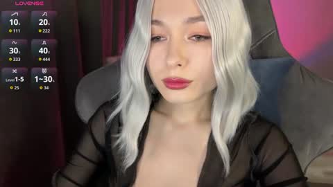 Snapshot of hey_nora_ chatting on 11, 6, 2026 Nora online show from 11, 6, 2026