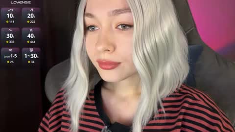 Snapshot of hey_nora_ chatting on 12, 7, 2026 Nora online show from 12, 7, 2026