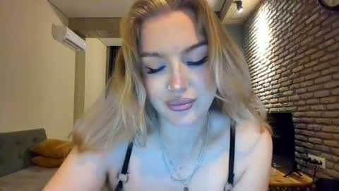 Snapshot of hi_lina chatting on 26, 6, 2026 Hi lina online show from 26, 6, 2026