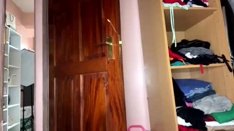 Snapshot of highness107621 chatting on 17, 11, 2025 highness107621 online show from 17, 11, 2025