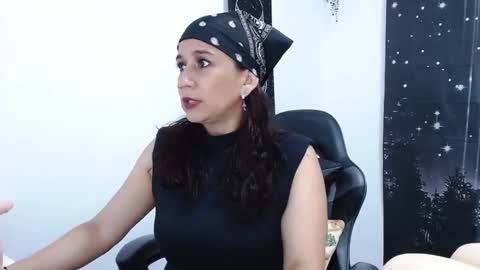 Snapshot of hikaryfire chatting on 5, 11, 2025 hikaryfire online show from 5, 11, 2025