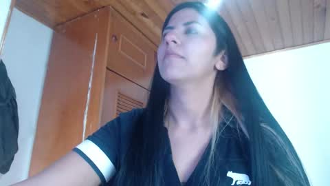 hilaril18 online show from 8, 9, 2025