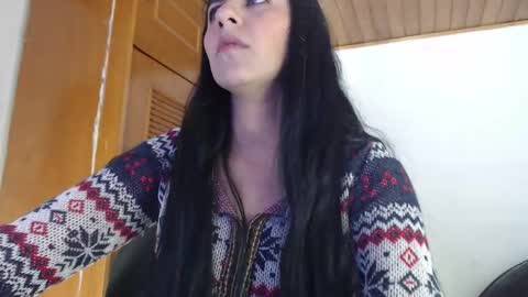 hilaril18 online show from 8, 10, 2025