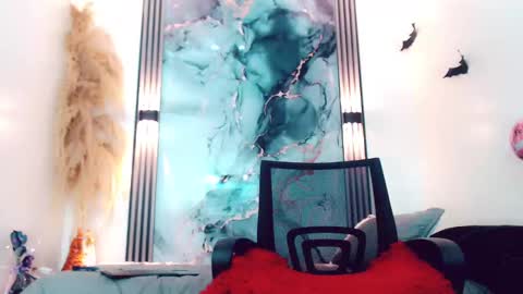 Hilary Avilan online show from 8, 9, 2025