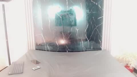 Hilary Avilan online show from 24, 3, 2026