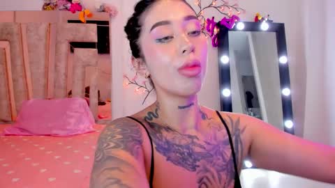 Snapshot of hilary_jones_22 chatting on 6, 11, 2025 LUNA new account FOLLOW ME online show from 6, 11, 2025