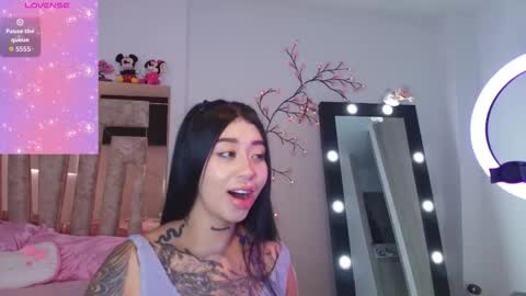 Snapshot of hilary_jones_22 chatting on 16, 11, 2025 LUNA new account FOLLOW ME online show from 16, 11, 2025