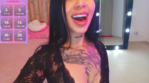 Snapshot of hilary_jones_22 chatting on 30, 11, 2025 LUNA new account FOLLOW ME online show from 30, 11, 2025