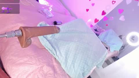 Snapshot of hillary_smile chatting on 4, 12, 2025 Hilary online show from 4, 12, 2025