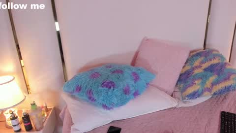 Snapshot of hillary_uckerman_ chatting on 21, 2, 2025 Hillary online show from 21, 2, 2025