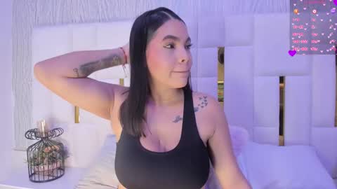 Snapshot of hillary_uckerman_ chatting on 17, 9, 2025 Hillary online show from 17, 9, 2025