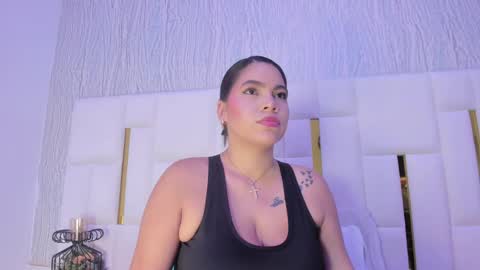 Snapshot of hillary_uckerman_ chatting on 11, 10, 2025 Hillary online show from 11, 10, 2025