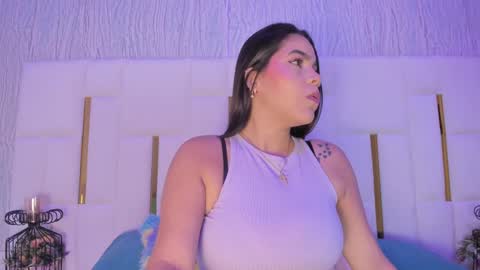 Snapshot of hillary_uckerman_ chatting on 15, 10, 2025 Hillary online show from 15, 10, 2025