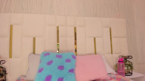 Snapshot of hillary_uckerman_ chatting on 25, 10, 2025 Hillary online show from 25, 10, 2025