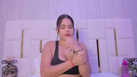 Snapshot of hillary_uckerman_ chatting on 26, 10, 2025 Hillary online show from 26, 10, 2025