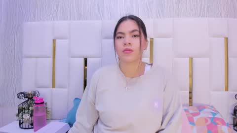 Snapshot of hillary_uckerman_ chatting on 31, 10, 2025 Hillary online show from 31, 10, 2025