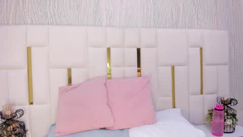 Snapshot of hillary_uckerman_ chatting on 25, 11, 2025 Hillary online show from 25, 11, 2025