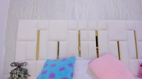 Snapshot of hillary_uckerman_ chatting on 14, 12, 2025 Hillary online show from 14, 12, 2025