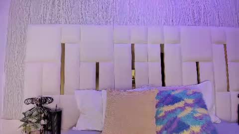 Snapshot of hillary_uckerman_ chatting on 11, 6, 2026 Hillary online show from 11, 6, 2026