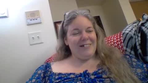 Snapshot of hippysnewhere chatting on 5, 6, 2026 hippysnewhere online show from 5, 6, 2026