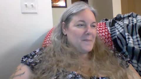 Snapshot of hippysnewhere chatting on 8, 6, 2026 hippysnewhere online show from 8, 6, 2026