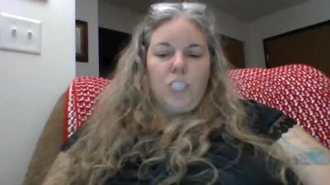 Snapshot of hippysnewhere chatting on 12, 6, 2026 hippysnewhere online show from 12, 6, 2026