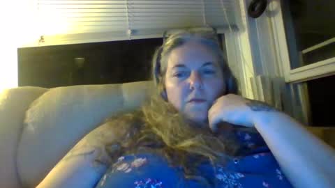 Snapshot of hippysnewhere chatting on 15, 6, 2026 hippysnewhere online show from 15, 6, 2026