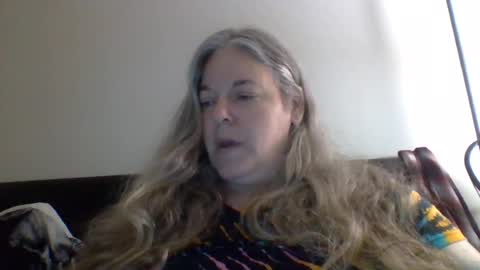 hippysnewhere online show from 25, 7, 2026