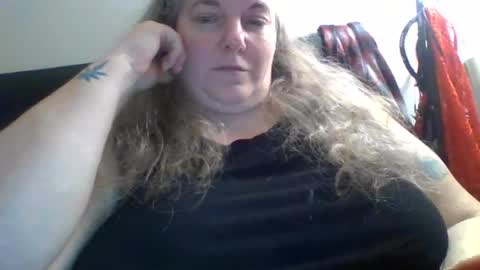 hippysnewhere online show from 31, 7, 2026