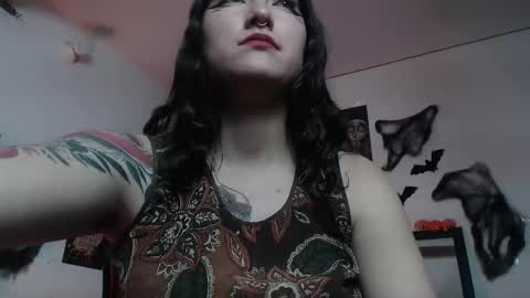 Hitomi Arata online show from 10, 11, 2025