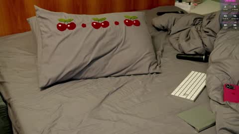 Holly online show from 15, 2, 2025