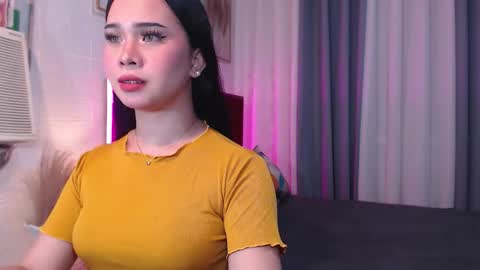 Snapshot of hoelymolly chatting on 28, 11, 2025 hoelymolly online show from 28, 11, 2025
