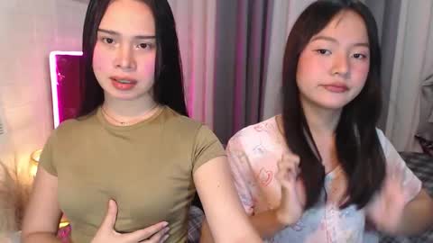 Snapshot of hoelymolly chatting on 12, 3, 2026 hoelymolly online show from 12, 3, 2026